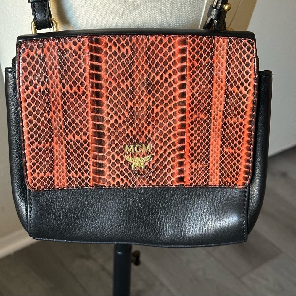 💎MCM SNAKE SKIN LEATHER CROSSBODY BAG💎